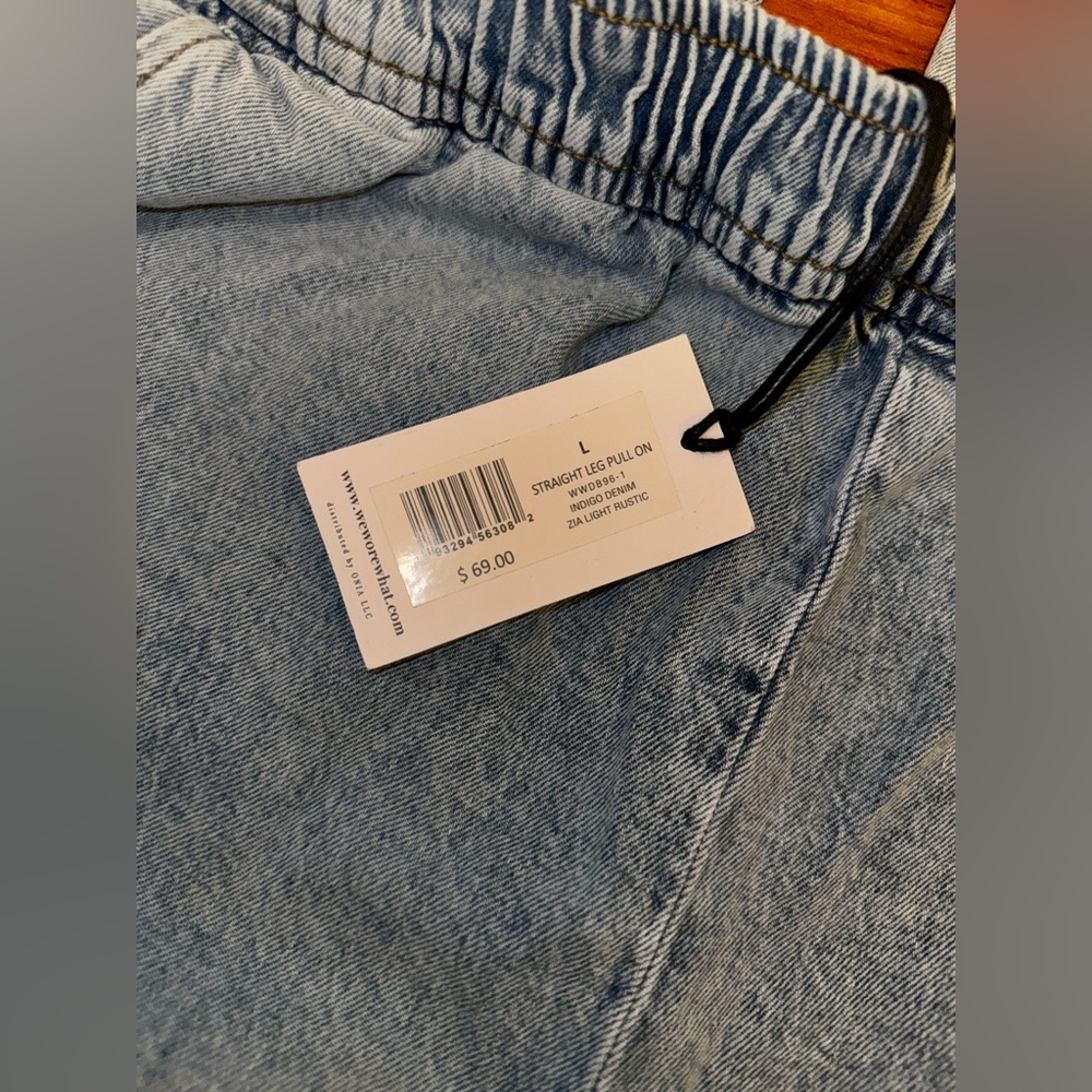 WeWoreWhat Light Wash Straight Leg Pull On - Picture 2 of 3